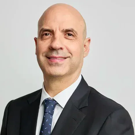 Dr. Moe Reshad, board-certified periodontist at OC Perio & Implants